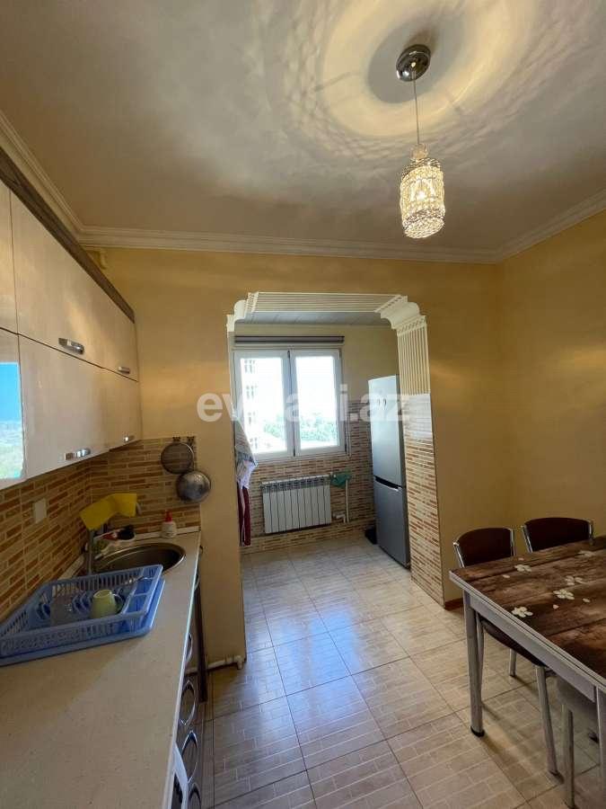 Satılır, köhnə tikili, 2 otaqlı, 60 m², Bakı, Binəqədi r, 8-ci mikrorayon q, Azadlıq prospekti m.