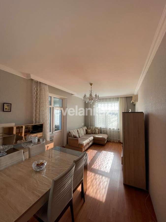 Satılır, köhnə tikili, 2 otaqlı, 60 m², Bakı, Binəqədi r, 8-ci mikrorayon q, Azadlıq prospekti m.