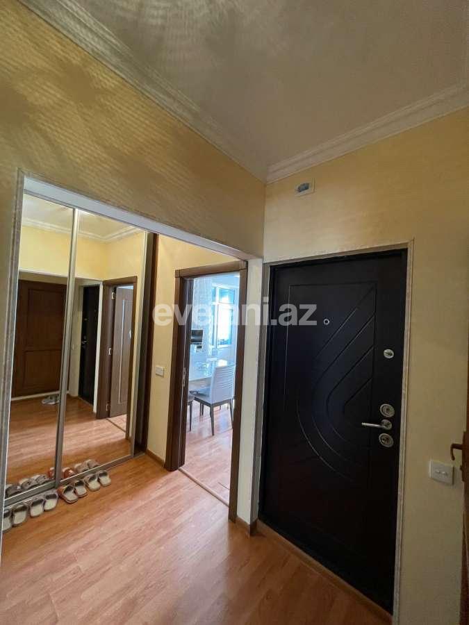 Satılır, köhnə tikili, 2 otaqlı, 60 m², Bakı, Binəqədi r, 8-ci mikrorayon q, Azadlıq prospekti m.