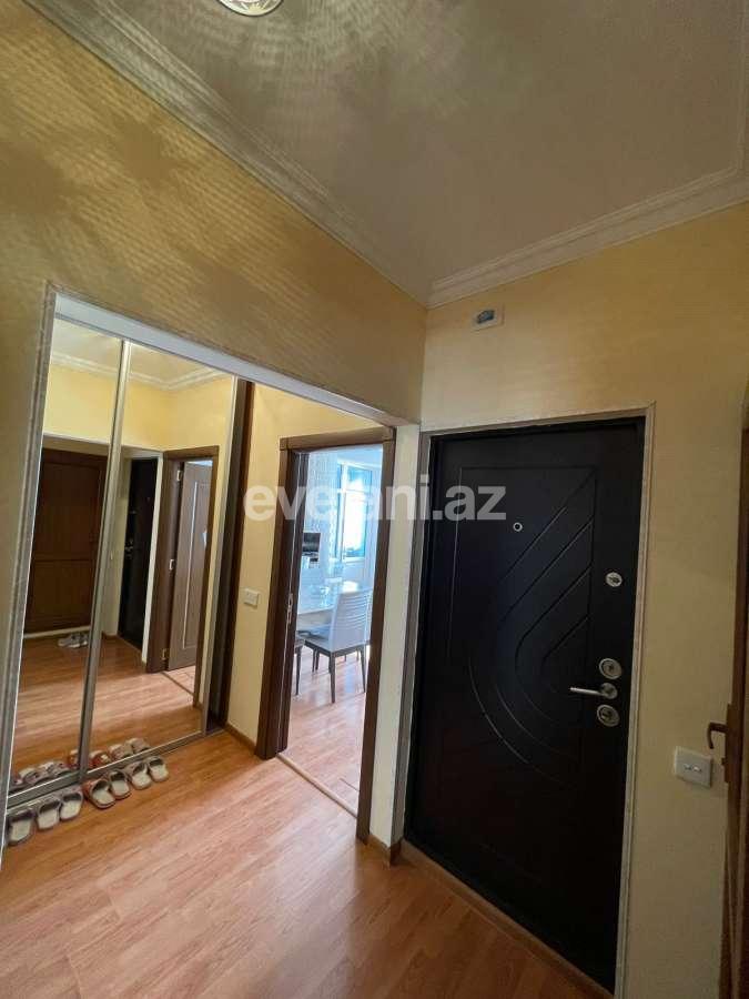 Satılır, köhnə tikili, 2 otaqlı, 60 m², Bakı, Binəqədi r, 8-ci mikrorayon q, Azadlıq prospekti m.