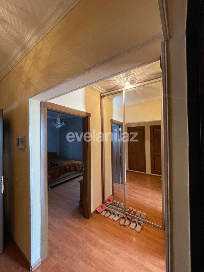 Satılır, köhnə tikili, 2 otaqlı, 60 m², Bakı, Binəqədi r, 8-ci mikrorayon q, Azadlıq prospekti m.