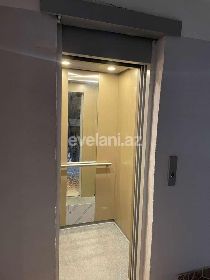 Satılır, köhnə tikili, 2 otaqlı, 60 m², Bakı, Binəqədi r, 8-ci mikrorayon q, Azadlıq prospekti m.