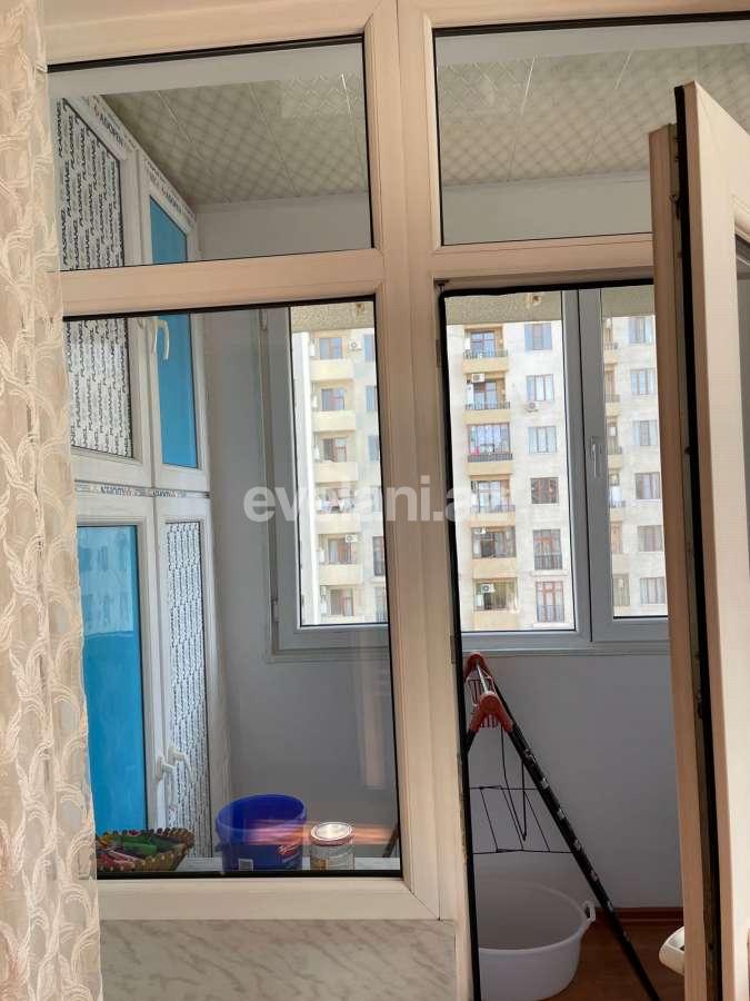 Satılır, köhnə tikili, 2 otaqlı, 60 m², Bakı, Binəqədi r, 8-ci mikrorayon q, Azadlıq prospekti m.