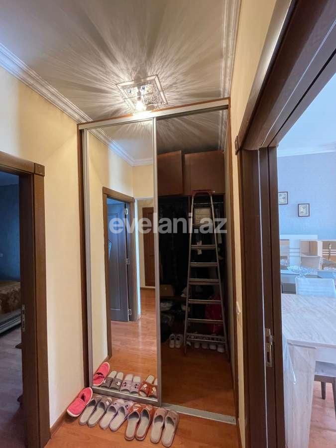 Satılır, köhnə tikili, 2 otaqlı, 60 m², Bakı, Binəqədi r, 8-ci mikrorayon q, Azadlıq prospekti m.