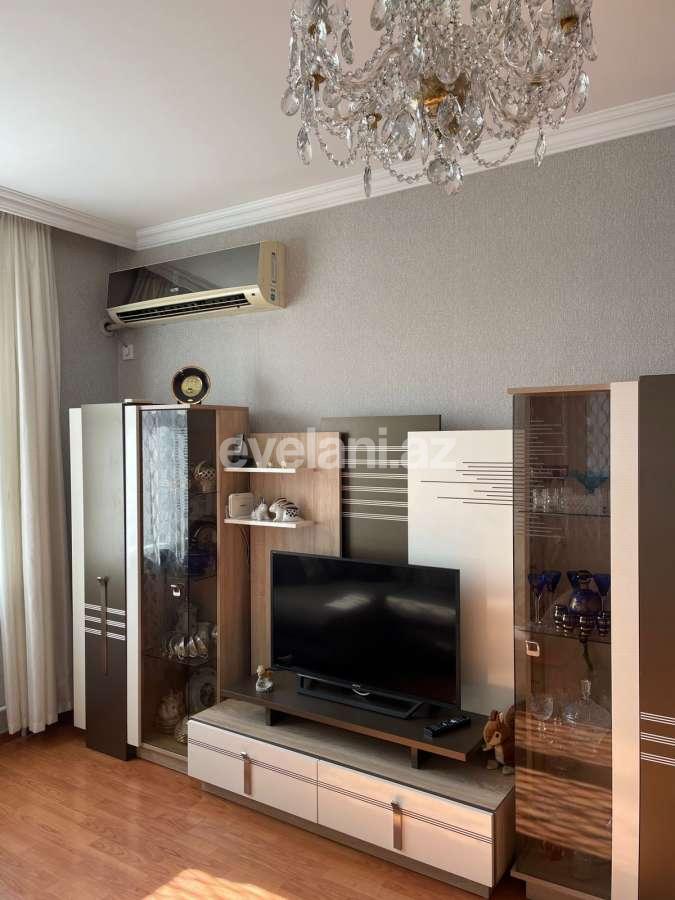 Satılır, köhnə tikili, 2 otaqlı, 60 m², Bakı, Binəqədi r, 8-ci mikrorayon q, Azadlıq prospekti m.