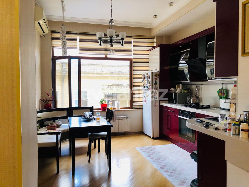 Rent, old building, 3 room, 88 m², Baku, Sabail r, Icheri Sheher m.