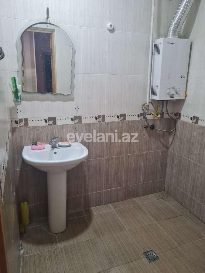 Satılır, köhnə tikili, 3 otaqlı, 62 m², Bakı, Binəqədi r, 8-ci mikrorayon q, Azadlıq prospekti m.