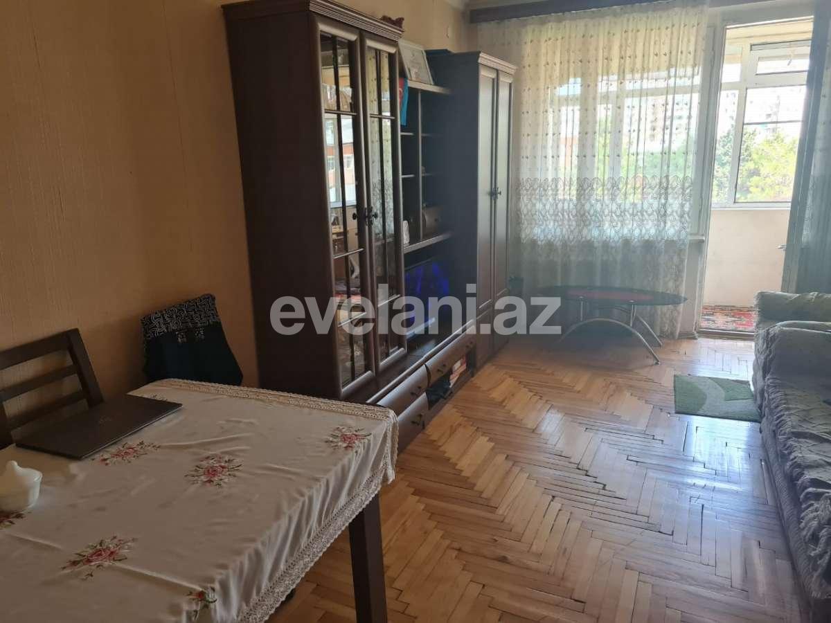 Satılır, köhnə tikili, 3 otaqlı, 62 m², Bakı, Binəqədi r, 8-ci mikrorayon q, Azadlıq prospekti m.