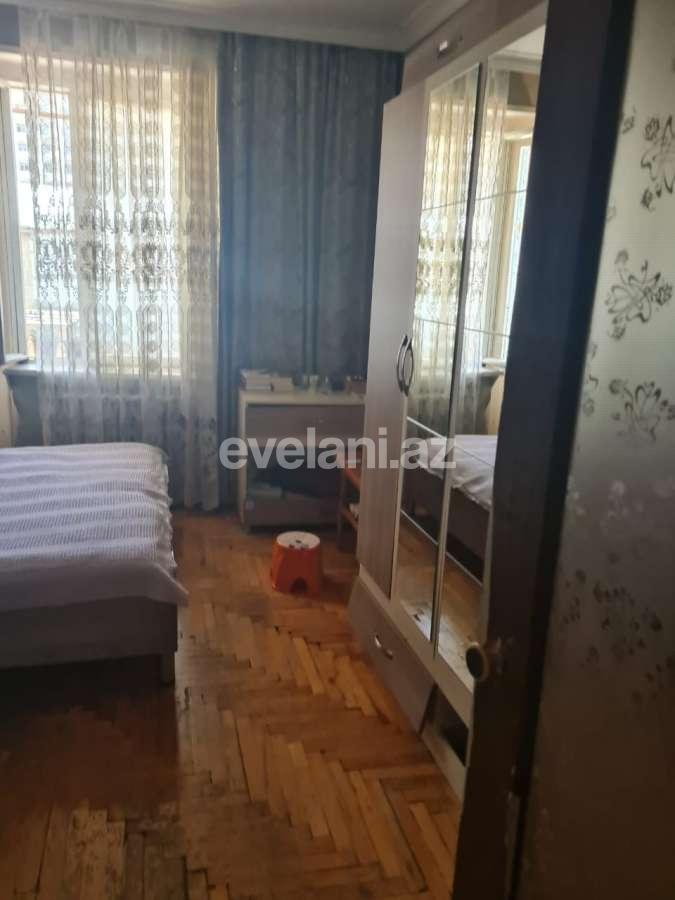 Satılır, köhnə tikili, 3 otaqlı, 62 m², Bakı, Binəqədi r, 8-ci mikrorayon q, Azadlıq prospekti m.