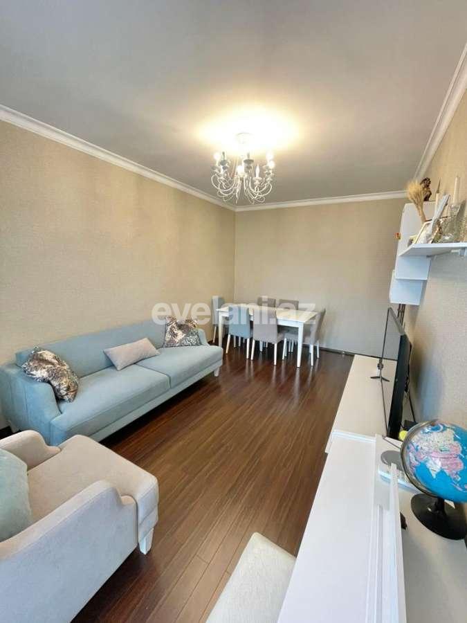 Satılır, köhnə tikili, 2 otaqlı, 65 m², Bakı, Binəqədi r, 8-ci mikrorayon q, Azadlıq prospekti m.