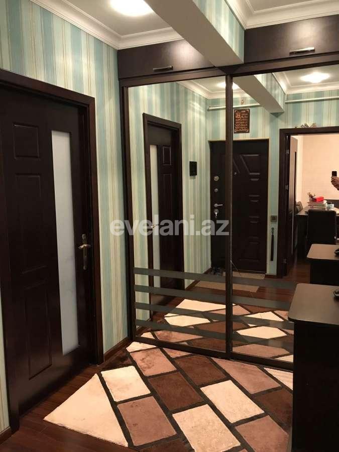 Satılır, köhnə tikili, 2 otaqlı, 65 m², Bakı, Binəqədi r, 8-ci mikrorayon q, Azadlıq prospekti m.