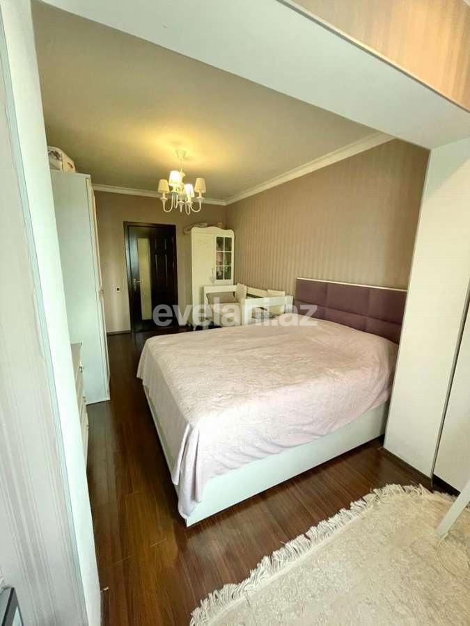 Satılır, köhnə tikili, 2 otaqlı, 65 m², Bakı, Binəqədi r, 8-ci mikrorayon q, Azadlıq prospekti m.