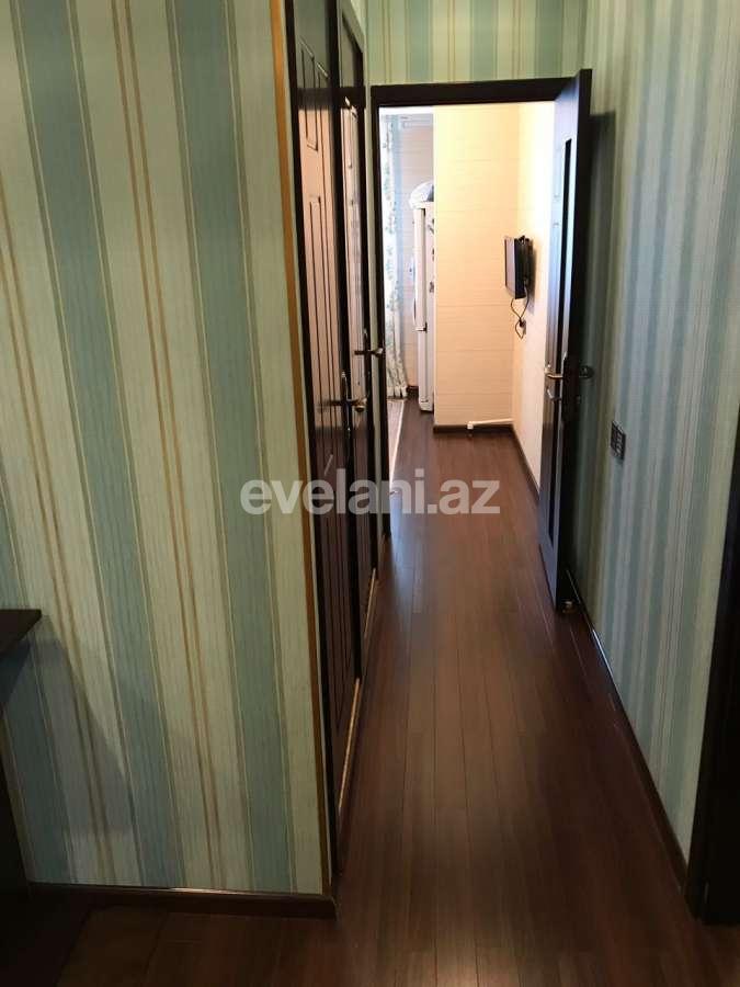 Satılır, köhnə tikili, 2 otaqlı, 65 m², Bakı, Binəqədi r, 8-ci mikrorayon q, Azadlıq prospekti m.