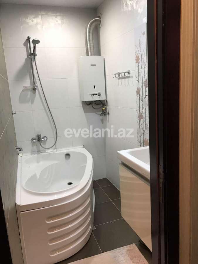 Satılır, köhnə tikili, 2 otaqlı, 65 m², Bakı, Binəqədi r, 8-ci mikrorayon q, Azadlıq prospekti m.