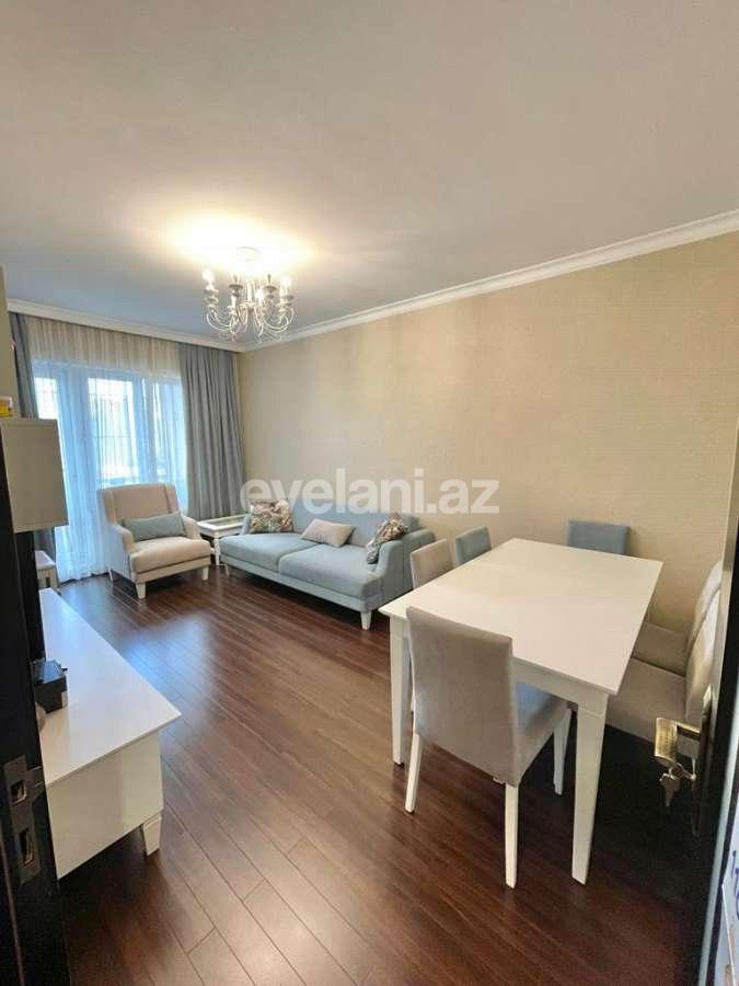 Satılır, köhnə tikili, 2 otaqlı, 65 m², Bakı, Binəqədi r, 8-ci mikrorayon q, Azadlıq prospekti m.