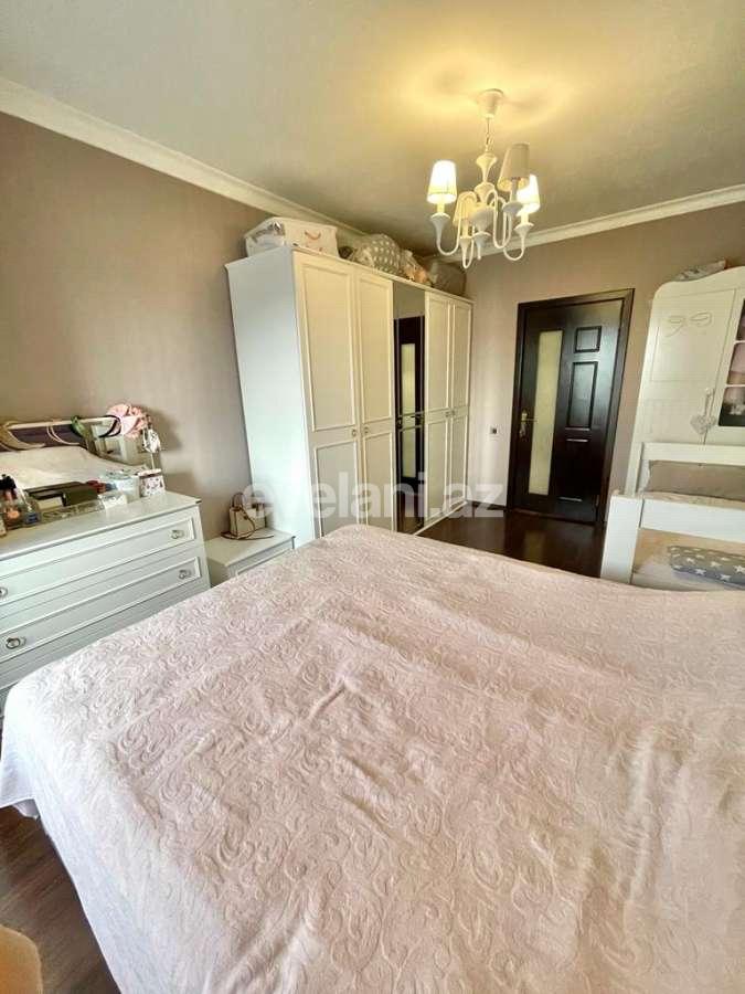 Satılır, köhnə tikili, 2 otaqlı, 65 m², Bakı, Binəqədi r, 8-ci mikrorayon q, Azadlıq prospekti m.