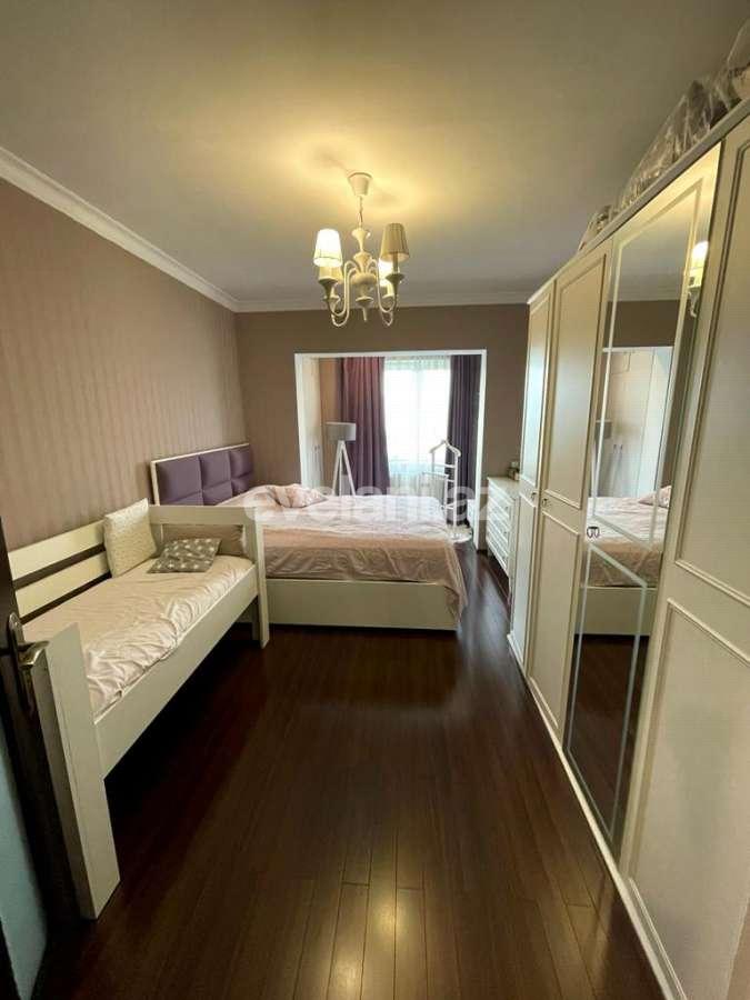 Satılır, köhnə tikili, 2 otaqlı, 65 m², Bakı, Binəqədi r, 8-ci mikrorayon q, Azadlıq prospekti m.