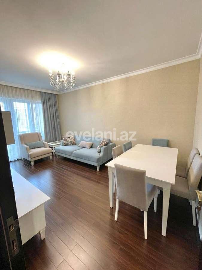 Satılır, köhnə tikili, 2 otaqlı, 65 m², Bakı, Binəqədi r, 8-ci mikrorayon q, Azadlıq prospekti m.