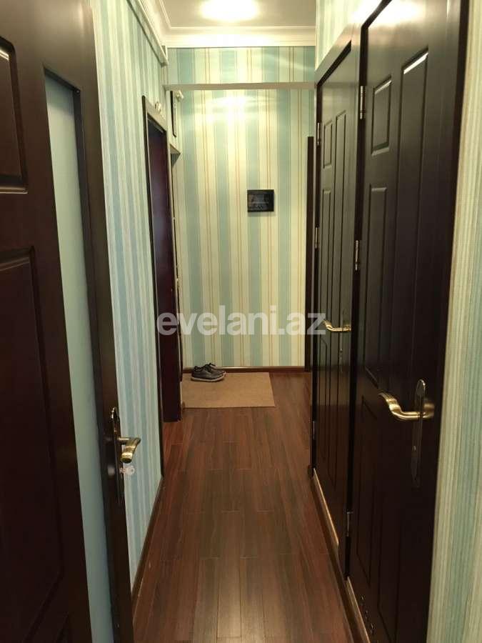 Satılır, köhnə tikili, 2 otaqlı, 65 m², Bakı, Binəqədi r, 8-ci mikrorayon q, Azadlıq prospekti m.