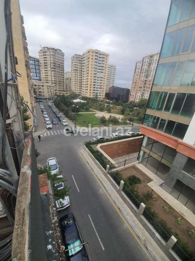 Satılır, köhnə tikili, 2 otaqlı, 52 m², Bakı, Yasamal r, Elmlər Akademiyası m.
