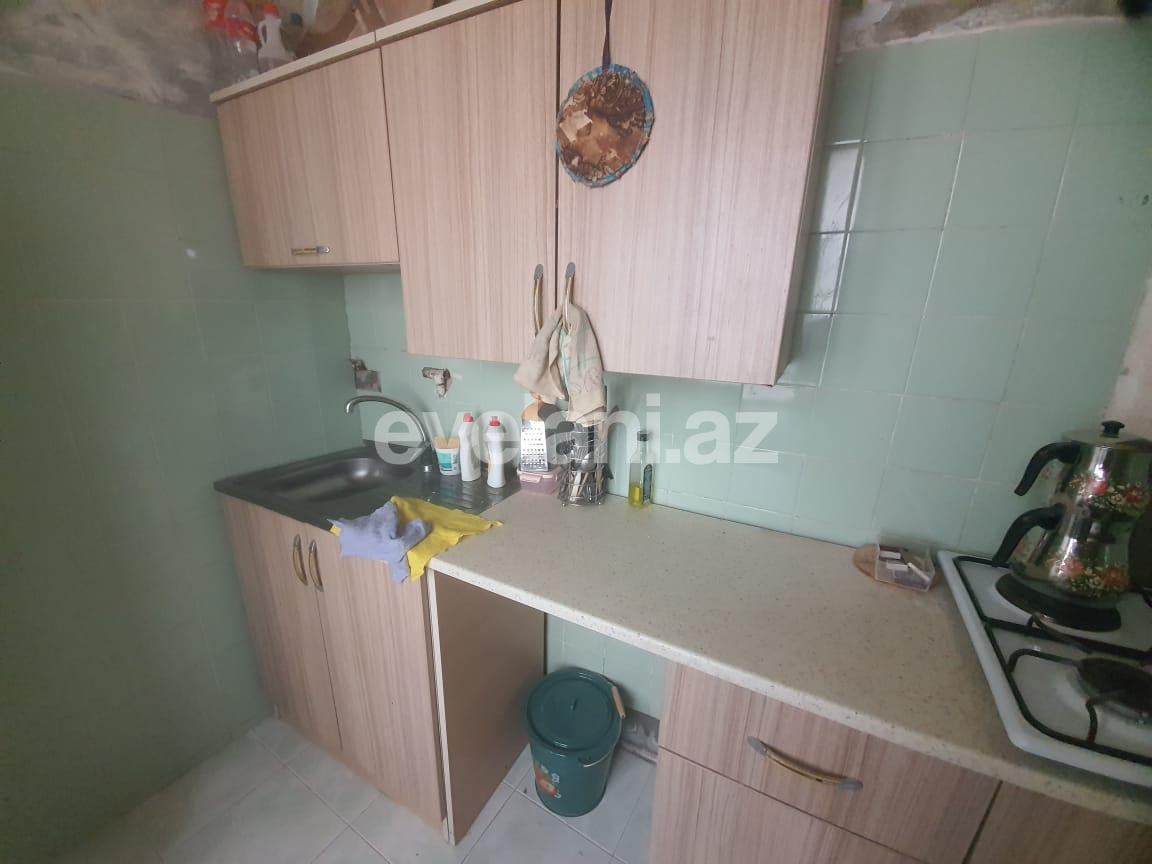 Satılır, köhnə tikili, 2 otaqlı, 52 m², Bakı, Yasamal r, Elmlər Akademiyası m.