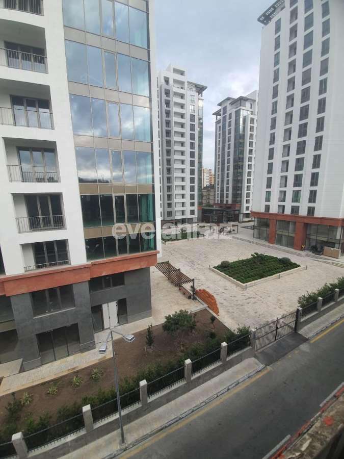 Satılır, köhnə tikili, 2 otaqlı, 52 m², Bakı, Yasamal r, Elmlər Akademiyası m.