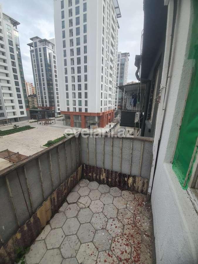 Satılır, köhnə tikili, 2 otaqlı, 52 m², Bakı, Yasamal r, Elmlər Akademiyası m.