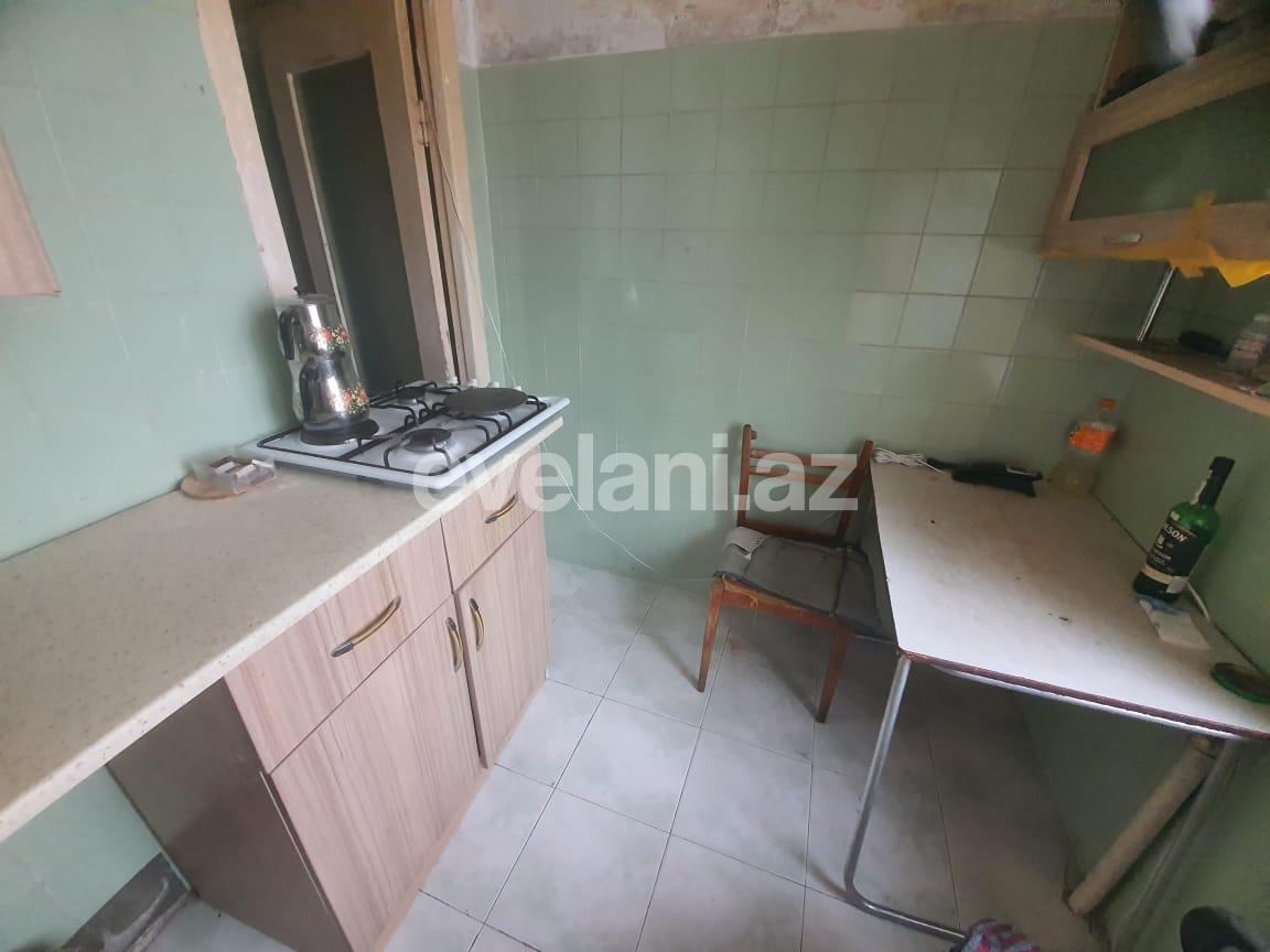 Satılır, köhnə tikili, 2 otaqlı, 52 m², Bakı, Yasamal r, Elmlər Akademiyası m.