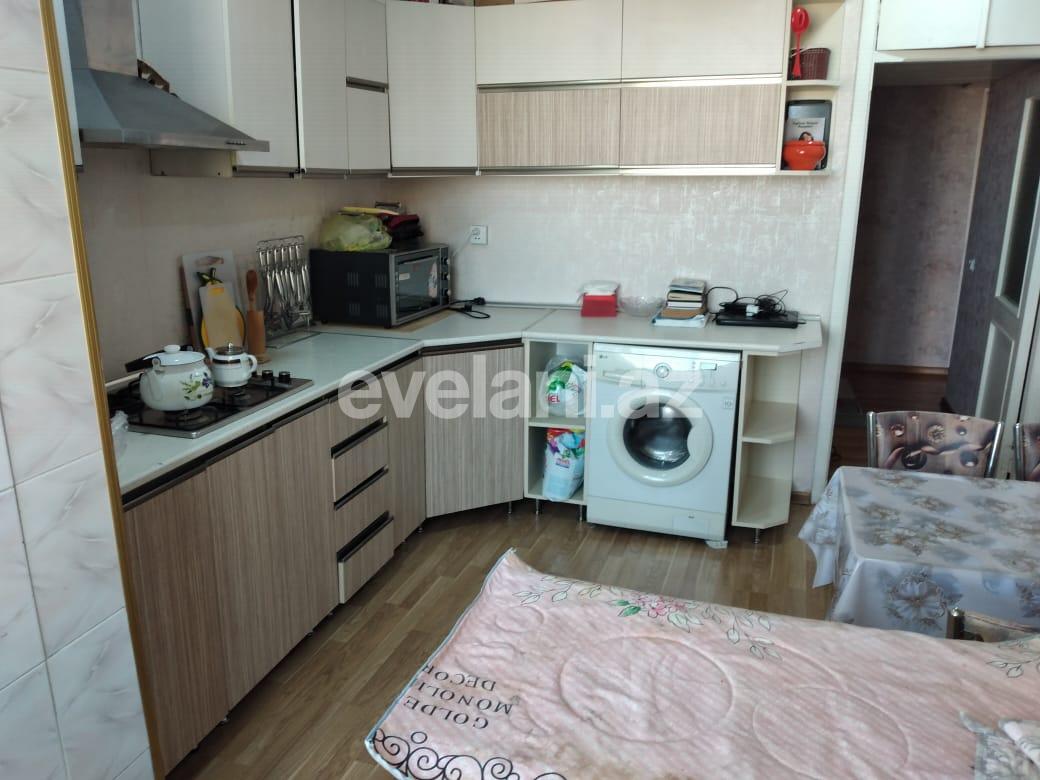 Satılır, köhnə tikili, 3 otaqlı, 70 m², Bakı, Suraxanı r, Yeni Günəşli q, Xalqlar Dostluğu m.