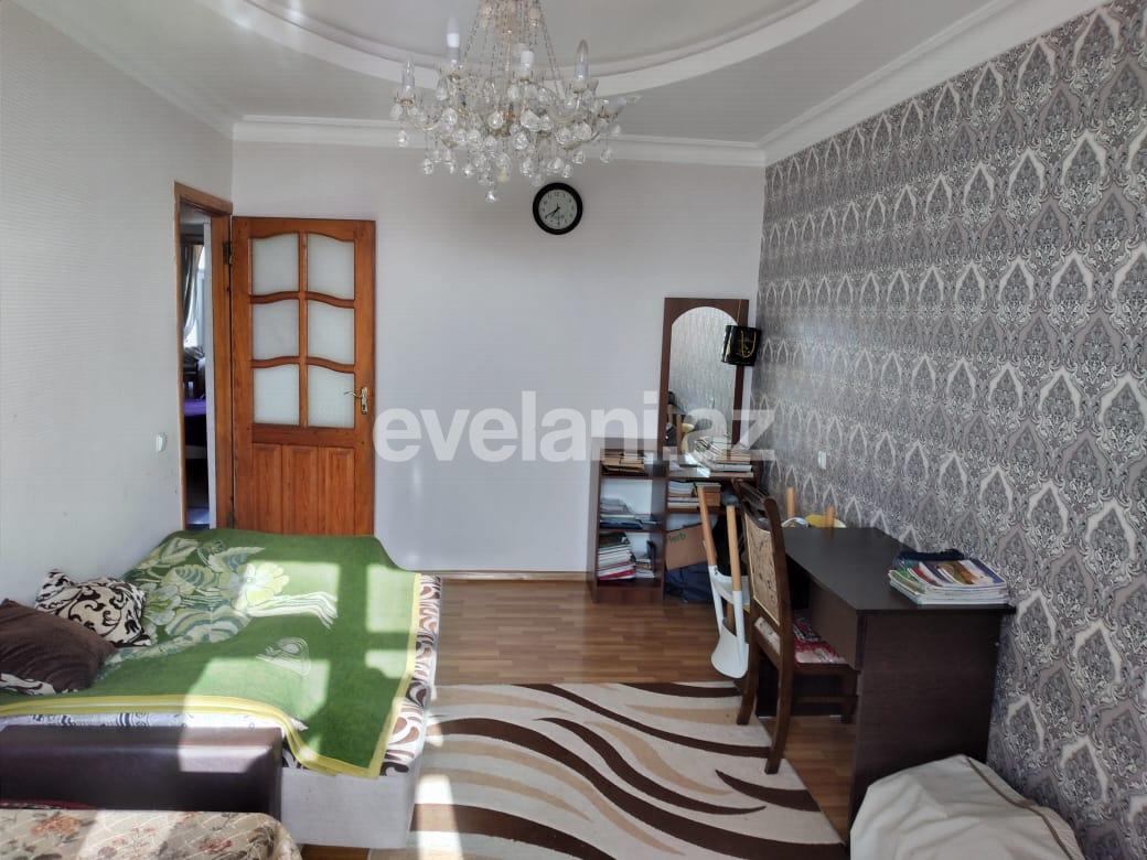 Satılır, köhnə tikili, 3 otaqlı, 70 m², Bakı, Suraxanı r, Yeni Günəşli q, Xalqlar Dostluğu m.