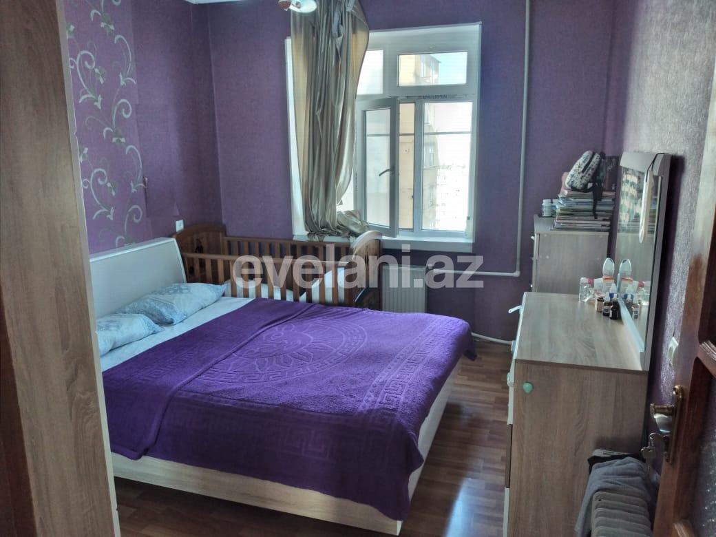 Satılır, köhnə tikili, 3 otaqlı, 70 m², Bakı, Suraxanı r, Yeni Günəşli q, Xalqlar Dostluğu m.