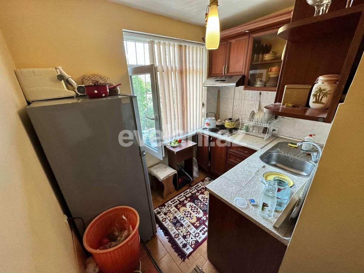 Satılır, köhnə tikili, 2 otaqlı, 50 m², Bakı, Yasamal r, İçəri Şəhər m.