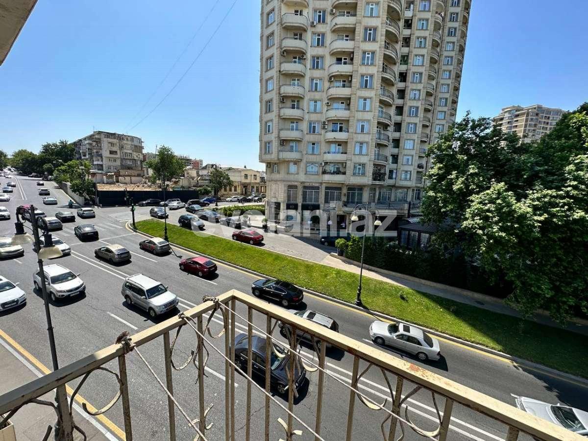 Satılır, köhnə tikili, 2 otaqlı, 50 m², Bakı, Yasamal r, İçəri Şəhər m.