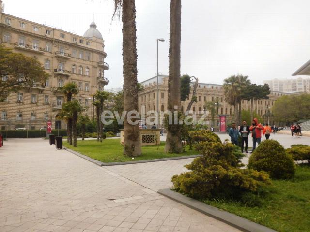 Kirayə verilir, köhnə tikili, 2 otaqlı, 50 m², Bakı, Səbail r, İçəri Şəhər m.