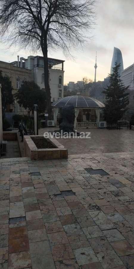 Kirayə verilir, köhnə tikili, 2 otaqlı, 50 m², Bakı, Səbail r, İçəri Şəhər m.