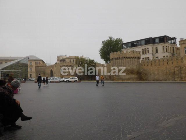 Kirayə verilir, köhnə tikili, 2 otaqlı, 50 m², Bakı, Səbail r, İçəri Şəhər m.