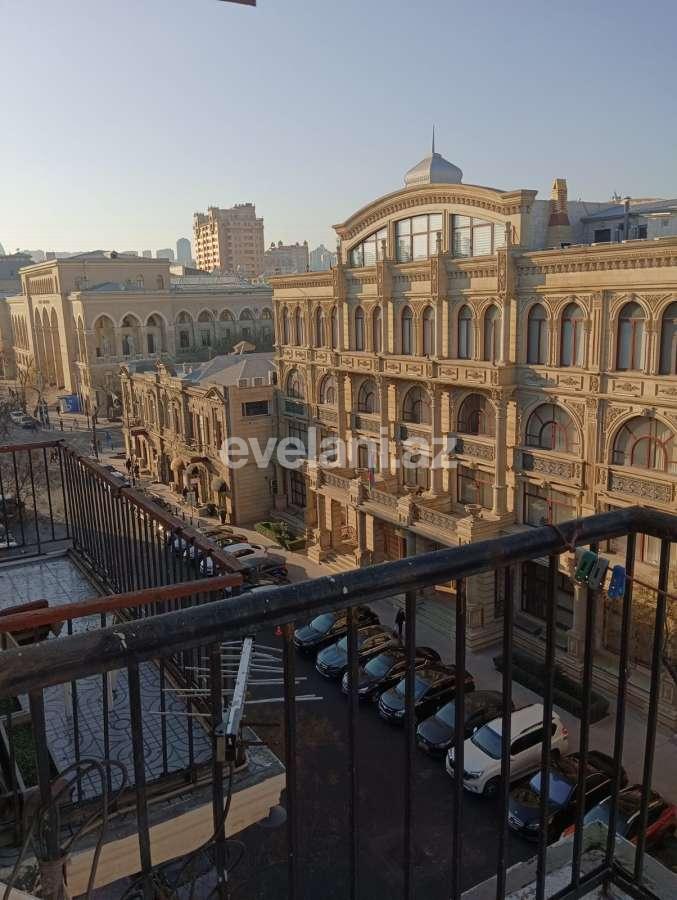 Satılır, köhnə tikili, 2 otaqlı, 60 m², Bakı, Səbail r, Sahil m.