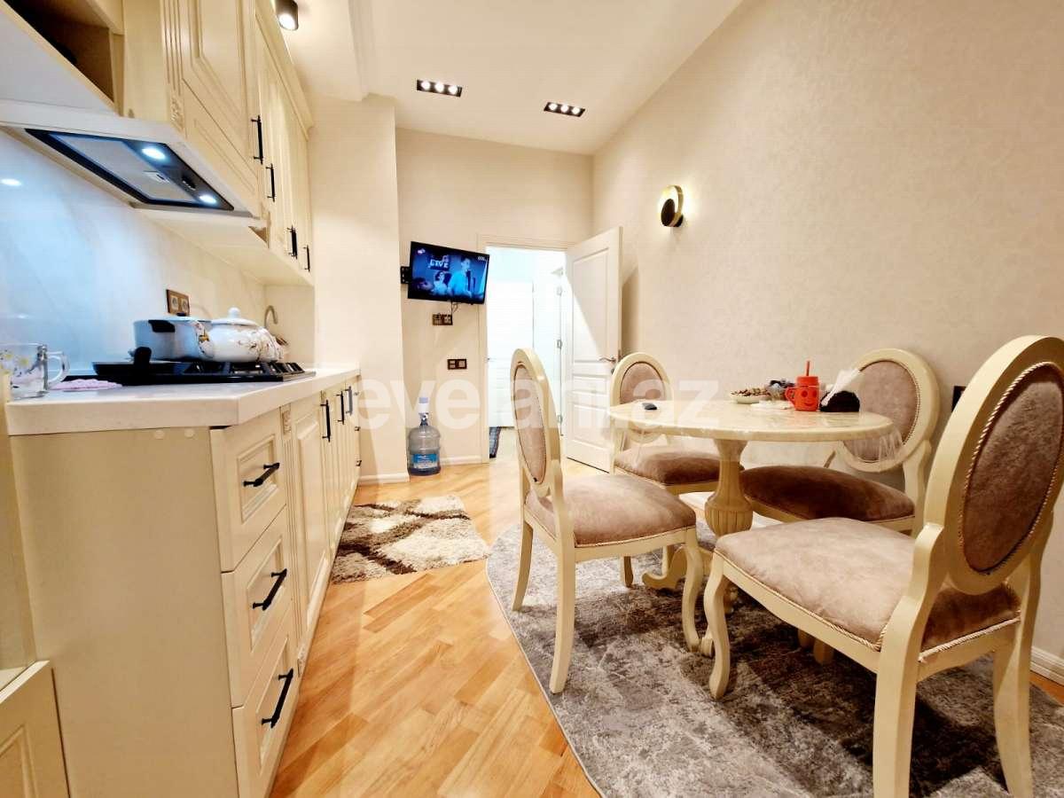 Satılır, yeni tikili, 2 otaqlı, 75 m², Bakı, Nizami r, Qara Qarayev m.