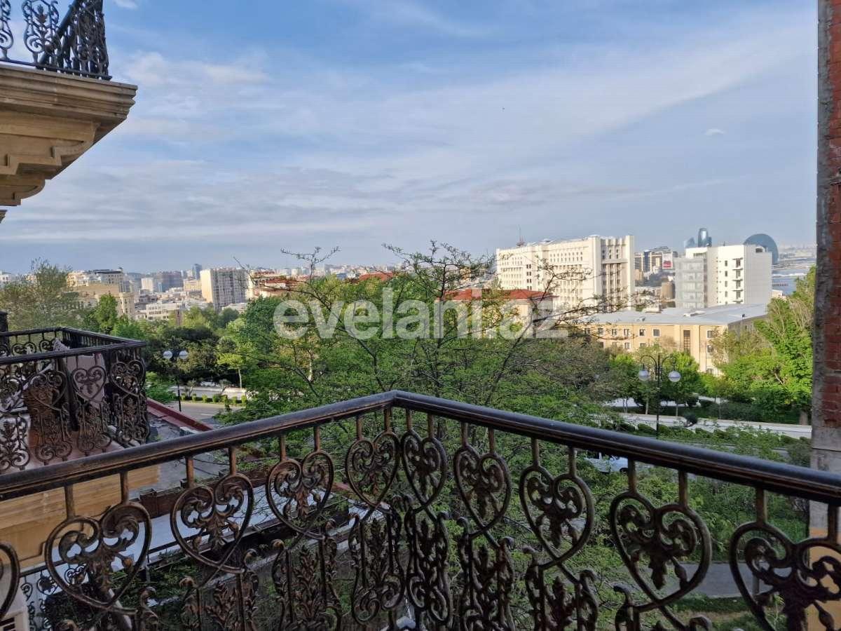 Rent, old building, 2 room, 120 m², Baku, Sabail r, Icheri Sheher m.