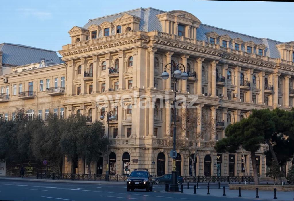 Satılır, köhnə tikili, 3 otaqlı, 115 m², Bakı, Səbail r, Sahil m.