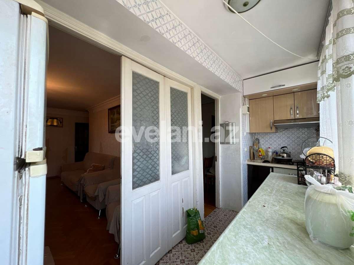 Satılır, köhnə tikili, 4 otaqlı, 70 m², Bakı, Nəsimi r, 4-cü mikrorayon q, Memar Əcəmi m.