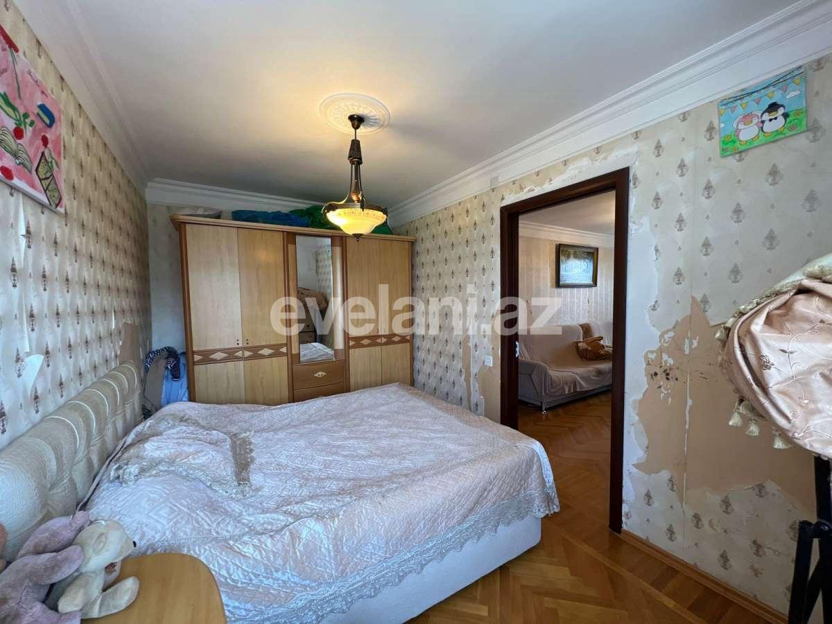 Satılır, köhnə tikili, 4 otaqlı, 70 m², Bakı, Nəsimi r, 4-cü mikrorayon q, Memar Əcəmi m.