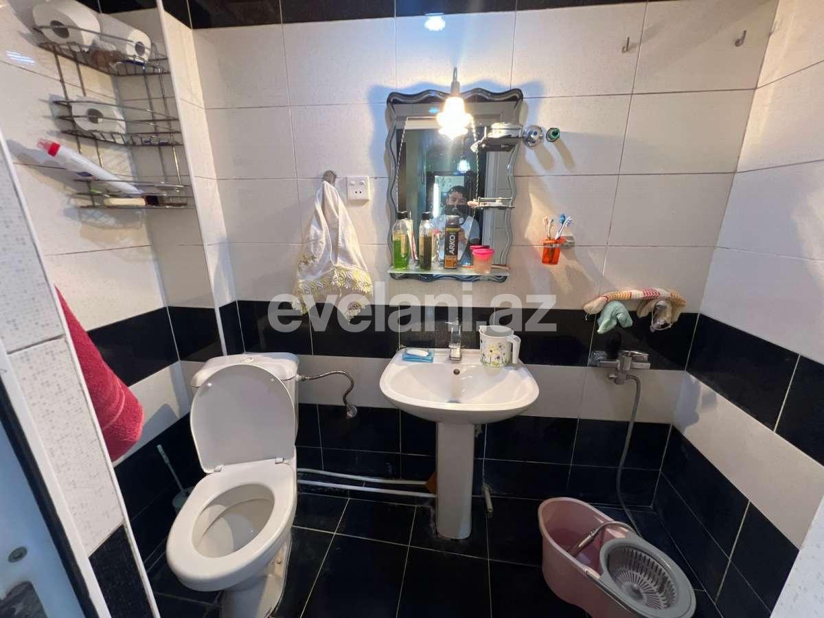 Satılır, köhnə tikili, 4 otaqlı, 70 m², Bakı, Nəsimi r, 4-cü mikrorayon q, Memar Əcəmi m.