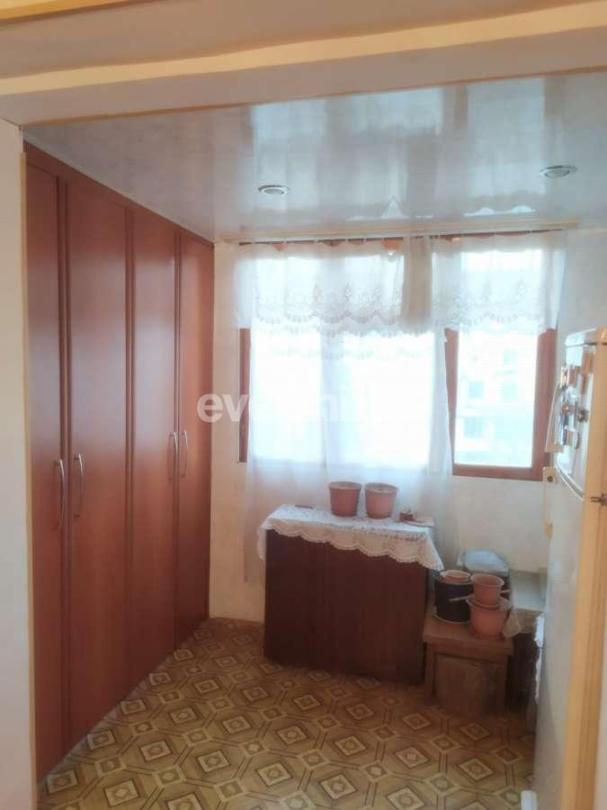 Satılır, köhnə tikili, 2 otaqlı, 42 m², Bakı, Yasamal r, İnşaatçılar m.
