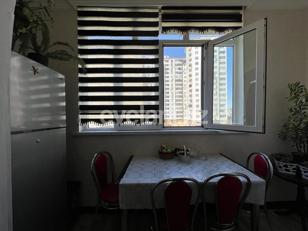 Satılır, köhnə tikili, 2 otaqlı, 65 m², Bakı, Yasamal r, Yeni Yasamal q, İnşaatçılar m.