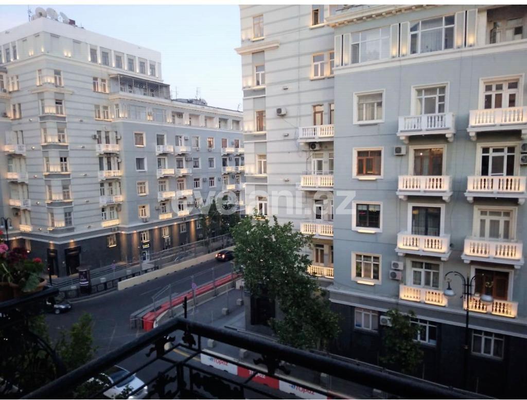 Kirayə verilir, köhnə tikili, 2 otaqlı, 50 m², Bakı, Səbail r, Sahil m.