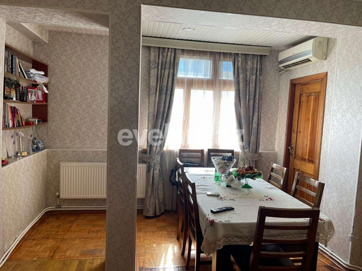 Satılır, köhnə tikili, 2 otaqlı, 60 m², Bakı, Nəsimi r, Gənclik m.