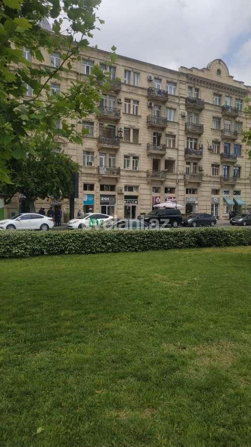 Продаётся, вторичка, 2-комнаты, 59.99 m², Баку, Ясамальский r, Низами m.