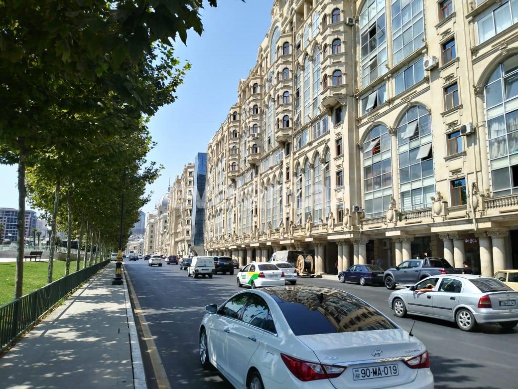 Satılır, köhnə tikili, 3 otaqlı, 114 m², Bakı, Yasamal r, Nizami m.