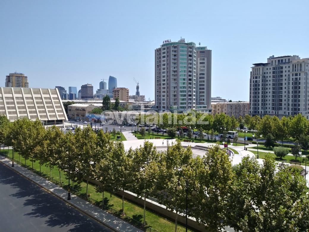 Satılır, köhnə tikili, 3 otaqlı, 114 m², Bakı, Yasamal r, Nizami m.